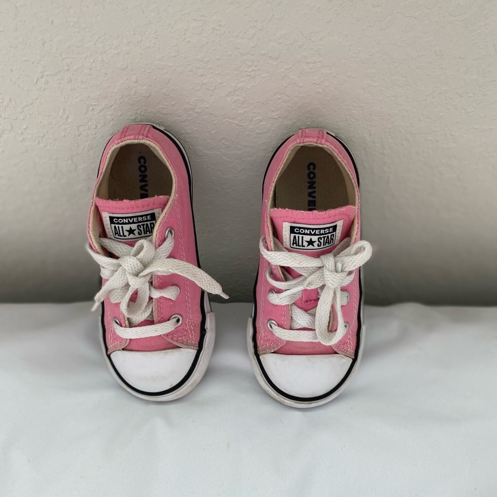 Kids size 8 Converse All Star Pink Canvas Sneakers.  In good condition.
